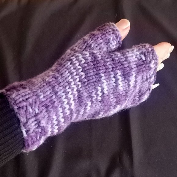 new Handmade Knit Fingerless Gloves Mittens Arm Warmers Glovelets Purple Tones - Picture 6 of 7